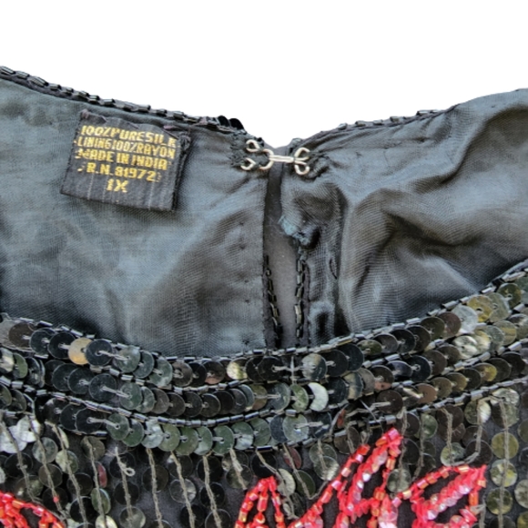 Womens XL Black Sequin Beaded Red Floral 100% Silk Glamourcore Mob WifeTop - Picture 3 of 8